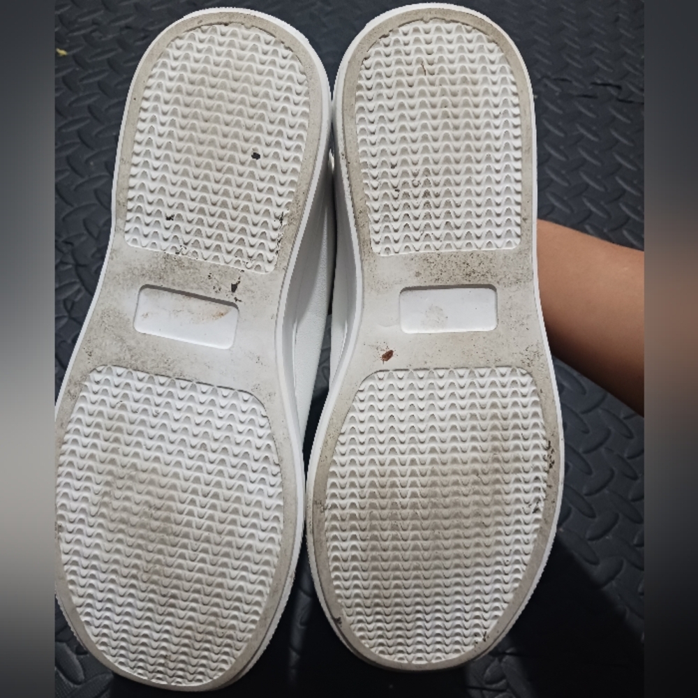 Women White Round Toe Basic Sneakers - Picture 7 of 10